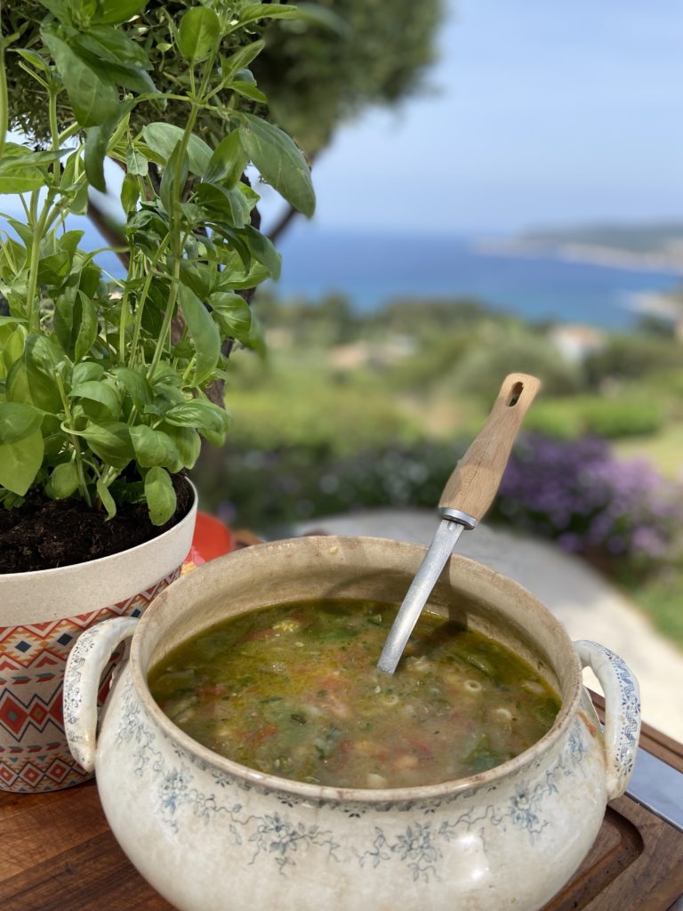 L’image actuelle n’a pas de texte alternatif. Le nom du fichier est : soupe-pistou-scaled.jpg