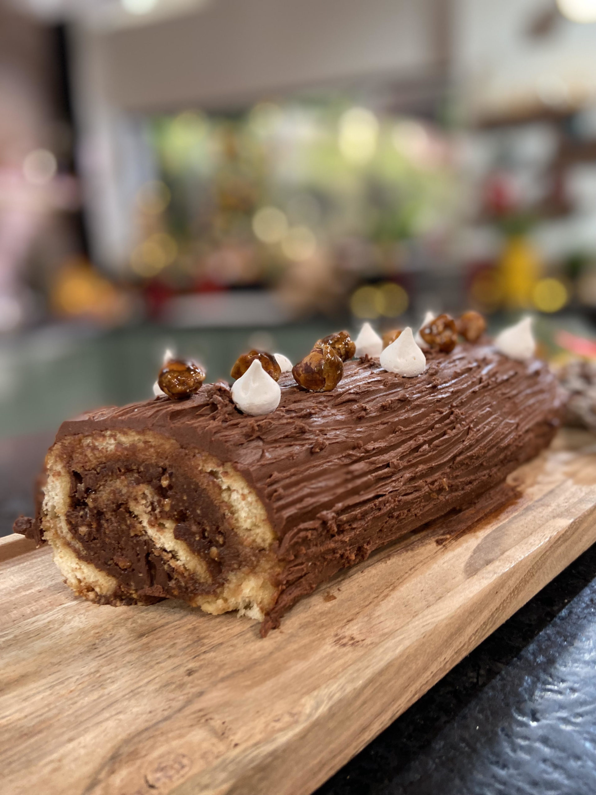 Recette - Bûche de Noël au chocolat et praliné en vidéo 