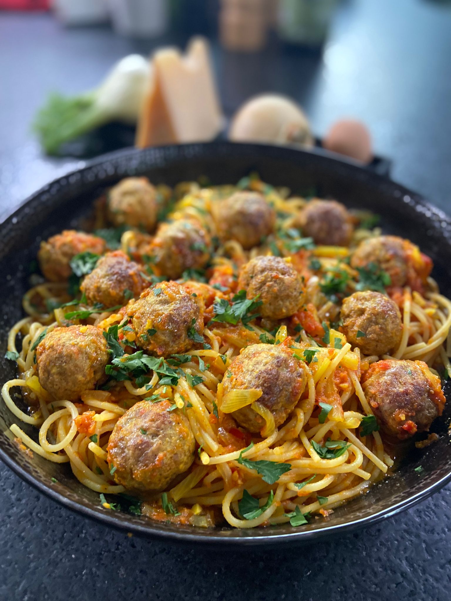 spaghettis aux boulettes de boeuf : Recette de spaghettis aux boulettes de  boeuf