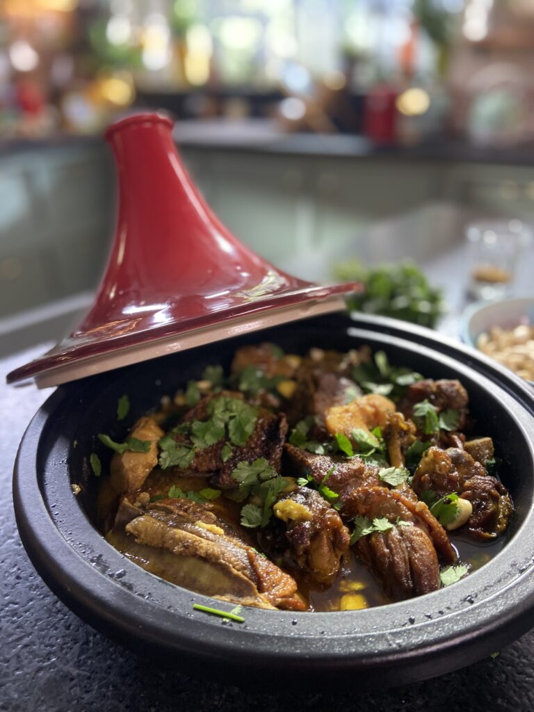L’image actuelle n’a pas de texte alternatif. Le nom du fichier est : tajine-de-canard-coing-scaled.jpeg