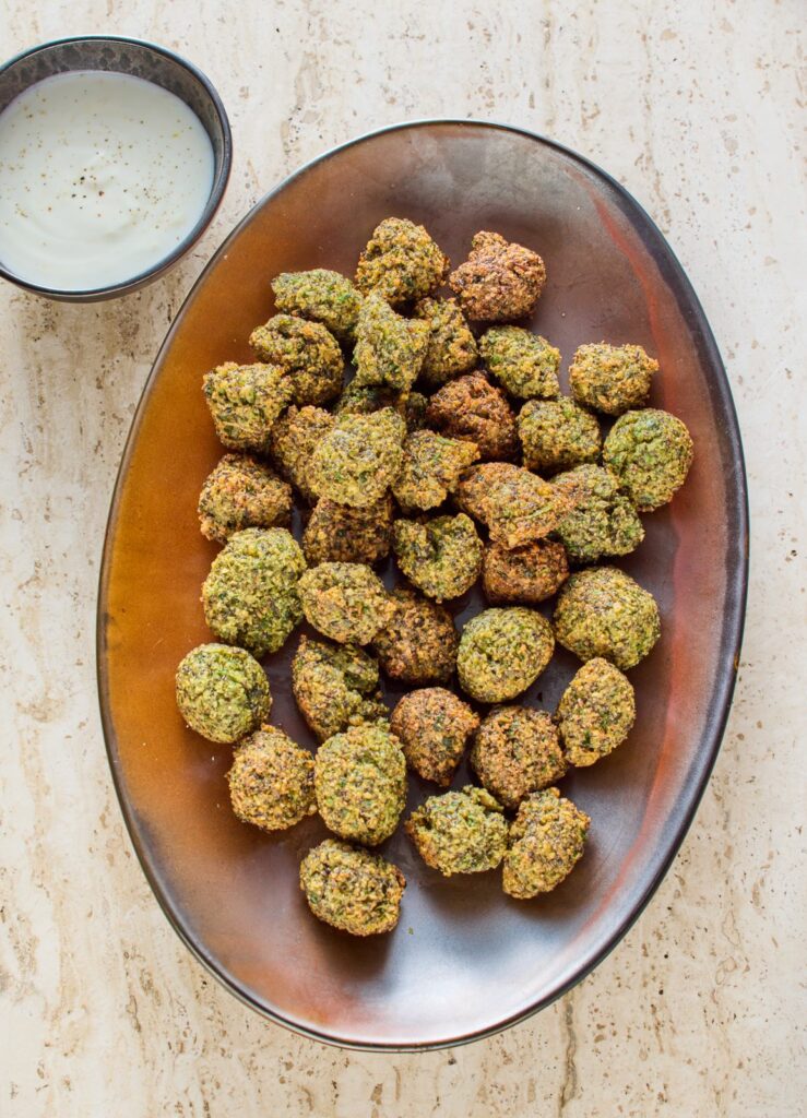 L’image actuelle n’a pas de texte alternatif. Le nom du fichier est : falafel-de-lentille.jpeg